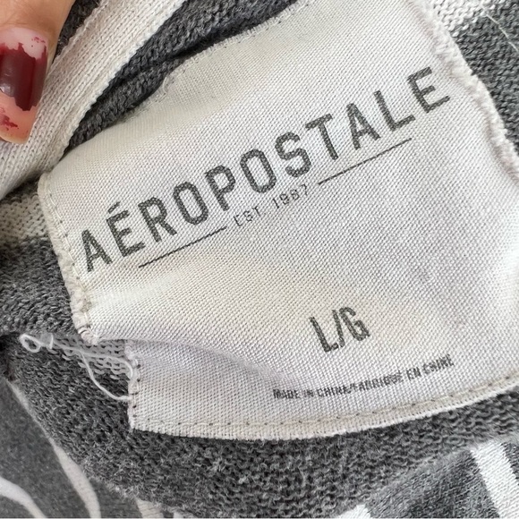 Aeropostale Gray & White Stripe Long Sleeve V-Neck Knit Sweater size L - Picture 9 of 9